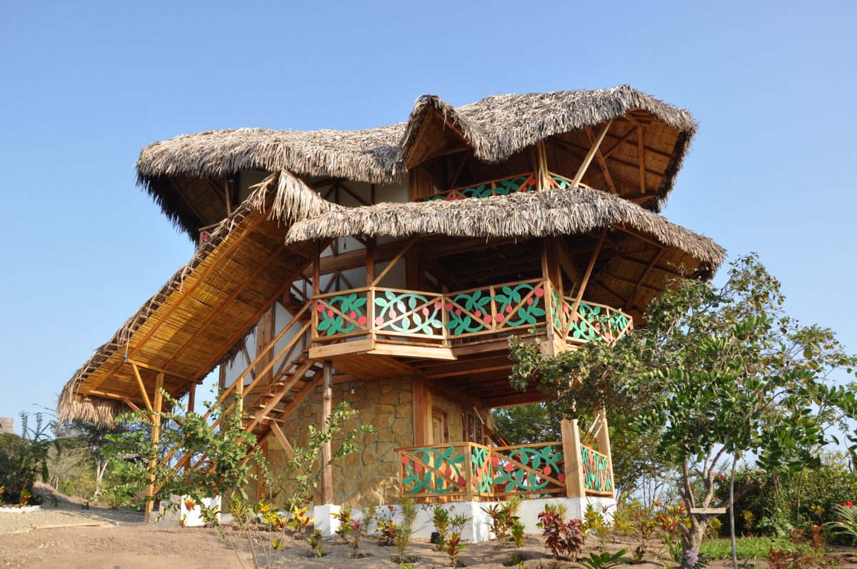 AZULUNA ECOLODGE